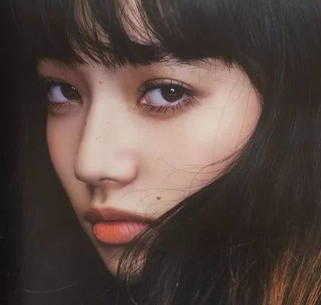 「下眼睑妆」新手化妆：别再画眼影了！如今流行下眼皮妆