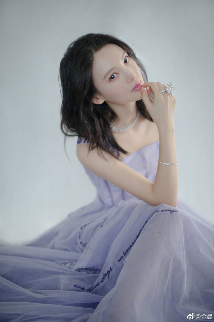 一见倾心，情有独钟，喜欢那梦幻般柔软的紫色