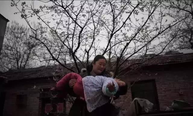 高俊芳被抓后看守所里的照片首次流出，漂亮儿媳微信账号删帖忙