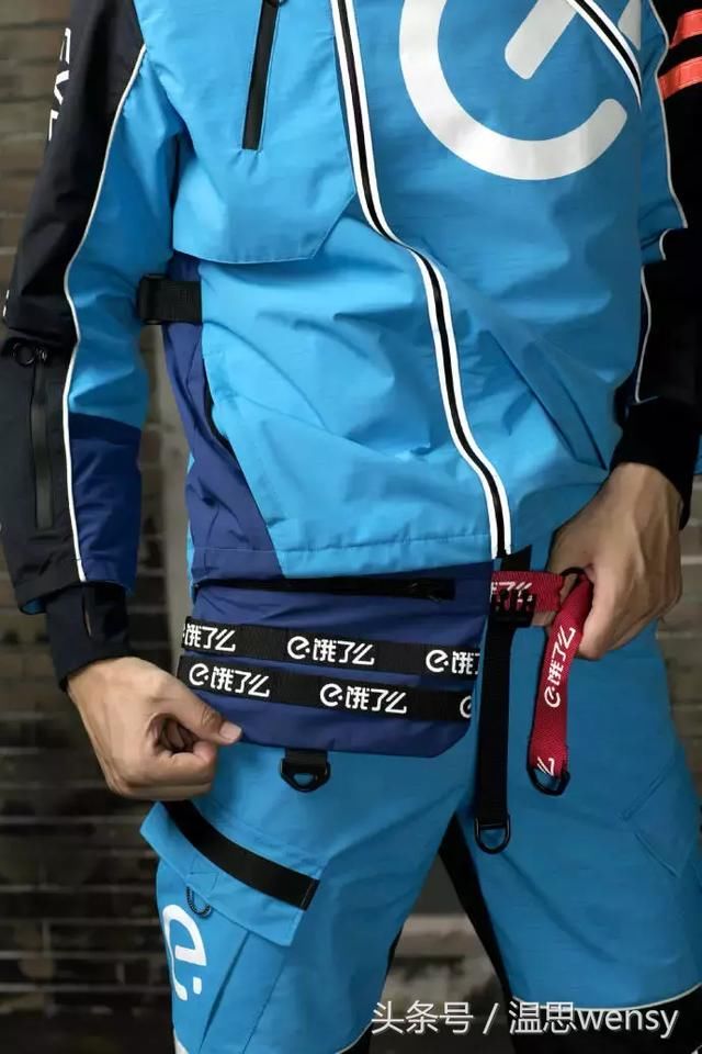这是外卖小哥的制服？！设计得太潮了吧！