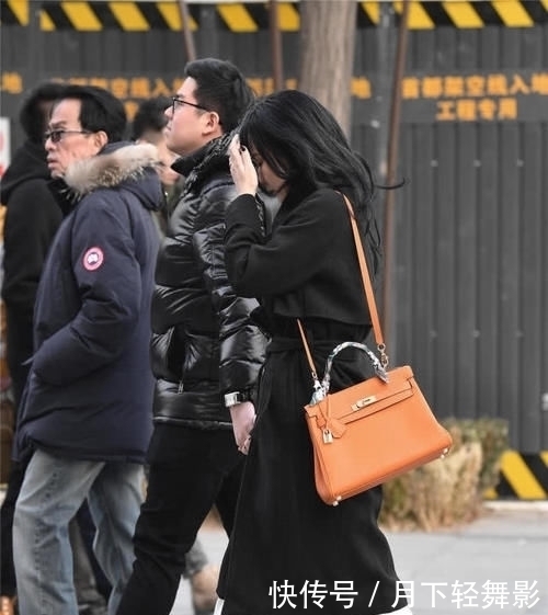 『出自己』冬季里穿着尖头细高跟单鞋,搭配九分长裤,这样不冻脚么?