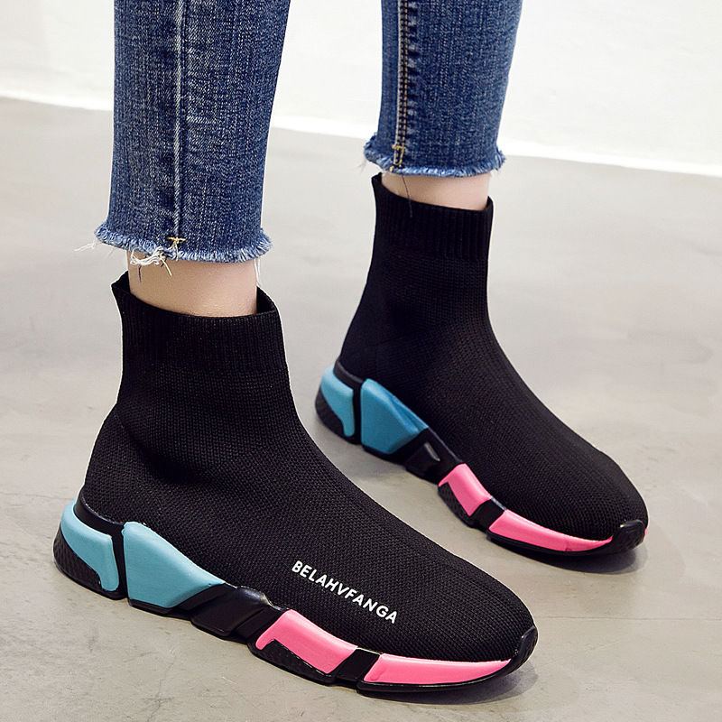 新发现一种:“袜子鞋”，比高跟鞋洋气，比凉鞋百搭，好穿不累脚