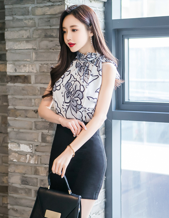 女神孙允珠，水墨翰园绞花青石染彩无袖衫