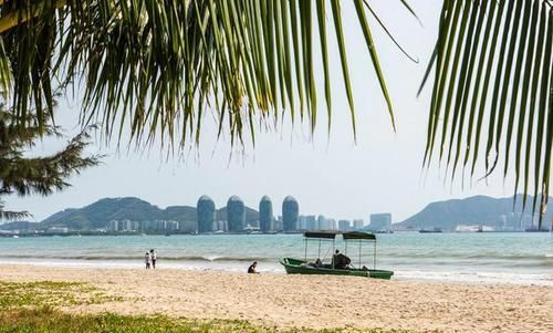 三亚摄氏30度以上，游客却纷纷前去避暑