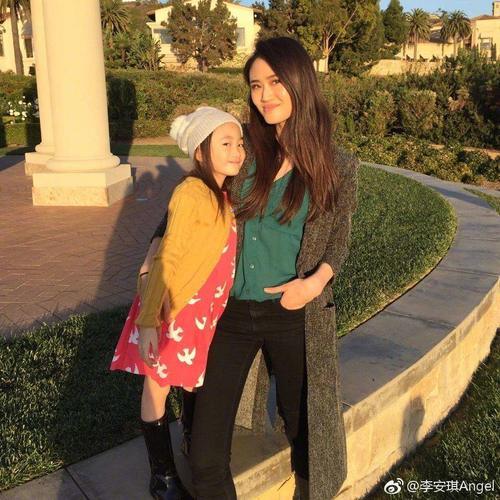 盘点:方脸盘怎么了?女儿是萌神老公是冠军,自己还有两米大长腿