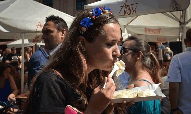 俄罗斯美女游完中国,再也不愿意离开,坦言:从小