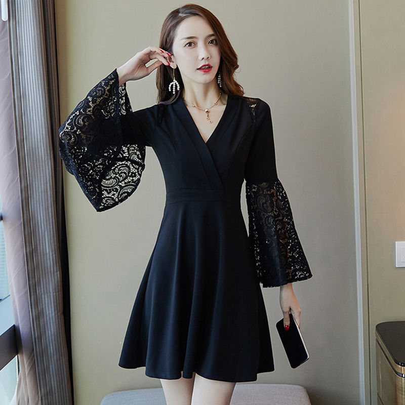 初秋的到来有几分凉意，这样的职场秋装连衣裙，漂亮又不会冷