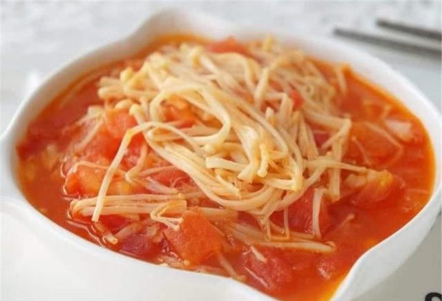  悄悄@西红柿和它一起炒，腰不仅细了，皮肤也在悄悄变白！