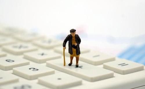  退休职工@企业退休职工的养老金有多少？有了这些数据，您也自己