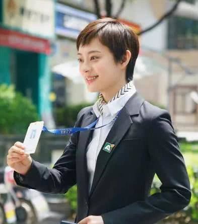  『时髦』40岁女人也可以时髦又抢镜，学会明星穿搭方式，告别土味时尚