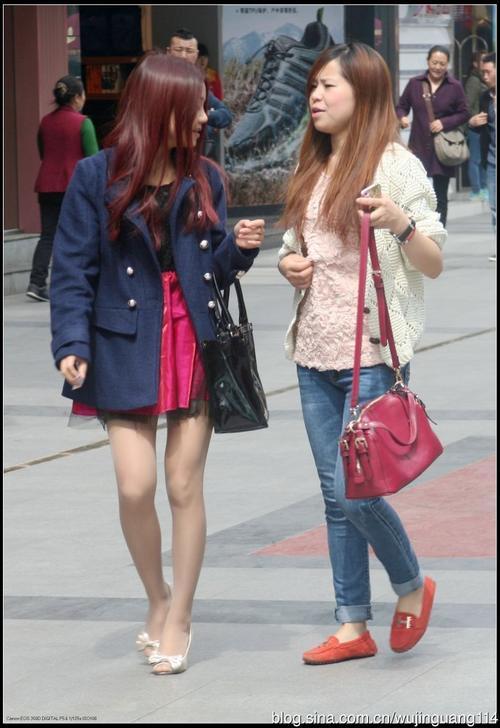 街拍:早春成都春熙路的时尚男女(图)