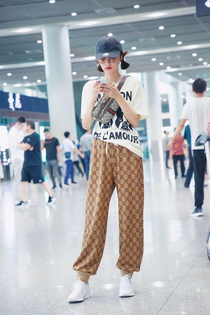 吴昕学孙怡唐艺昕梳超火双马尾,结果少女感变装嫩,看得人好尴尬