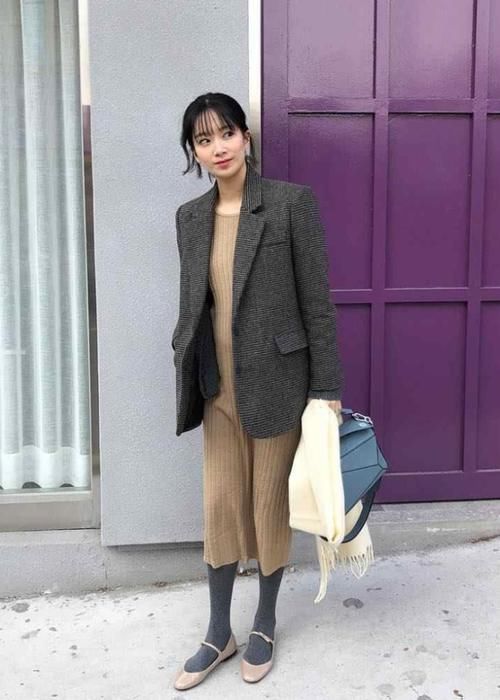  [衬衫]别再愁外套里面穿什么了，有这3件，美一整年