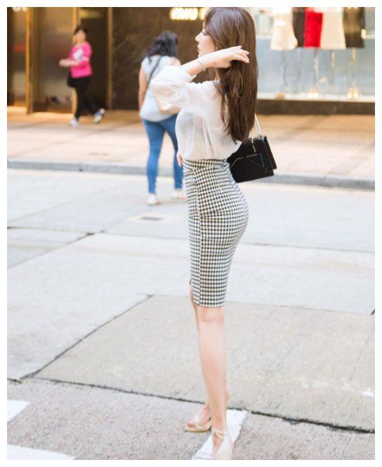 富有风韵的紧身包臀裙美女，气质不凡，感觉与众不同！