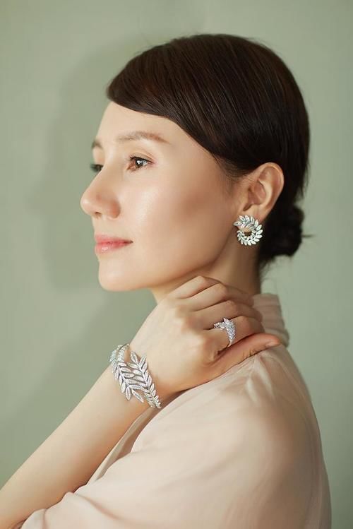  『精致』女人40以后，少戴这3种首饰！会被人“嫌弃”不说，还特别显廉价