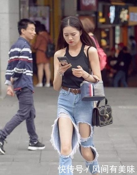  美女■热情时尚的街拍：飘逸潇洒的美女，穿出紧致身材！