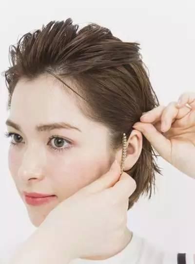 扎头发真的有那么难吗？你试试这个，再也不想披头散发