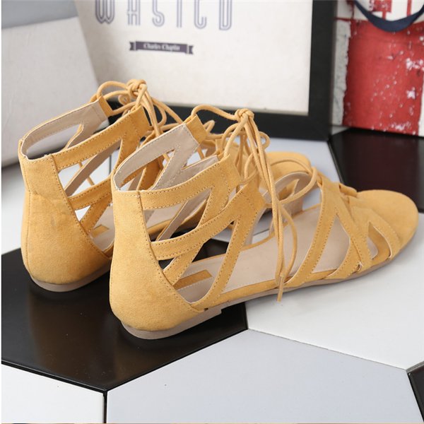 鞋子不需买太多，有一双优雅性感的高跟鞋，远离“小短腿”