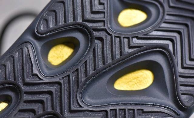『椰子』Yezzy 700v3黑色灵魂,椰子值多少钱?