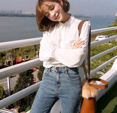 紧身牛仔裤线条优美有魅力,展现个性搭配的同时释放你的美丽!