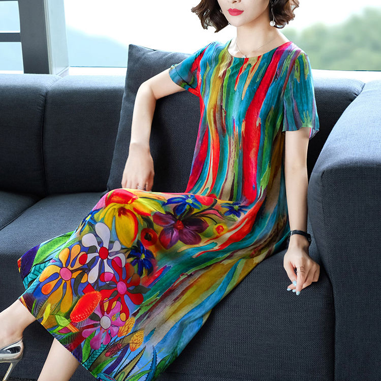 有肚子的女人要穿“宽”点，试试下图高级女裙，胖人穿出时髦感