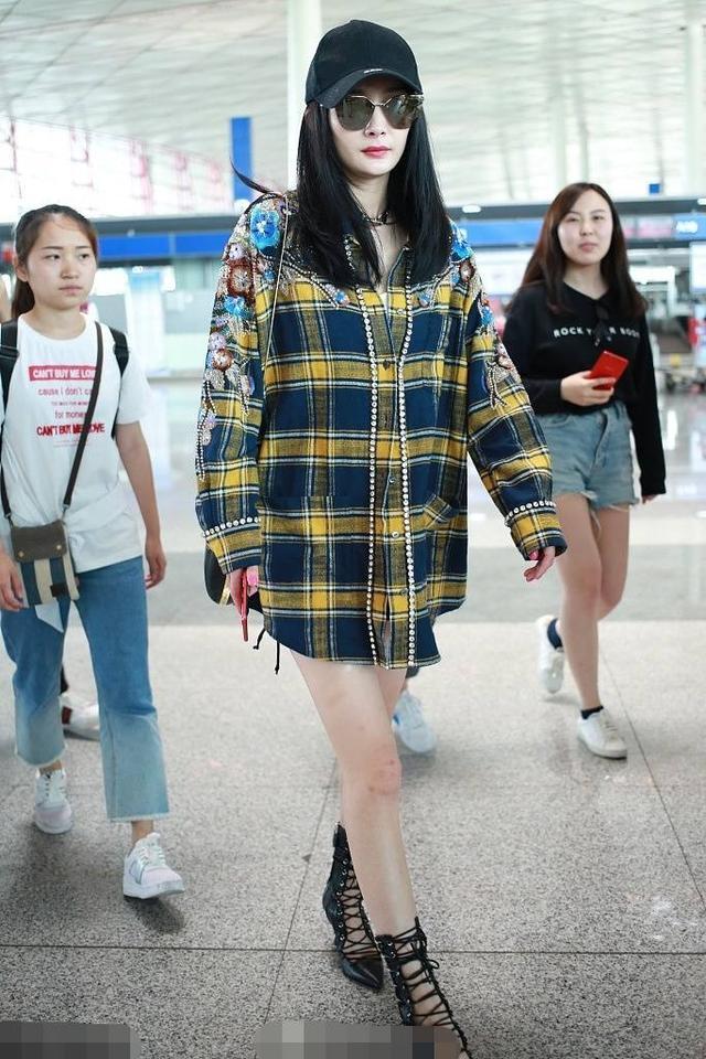 23岁吴宣仪和31岁杨幂同玩下衣失踪，网友：真嫩和装嫩的差距