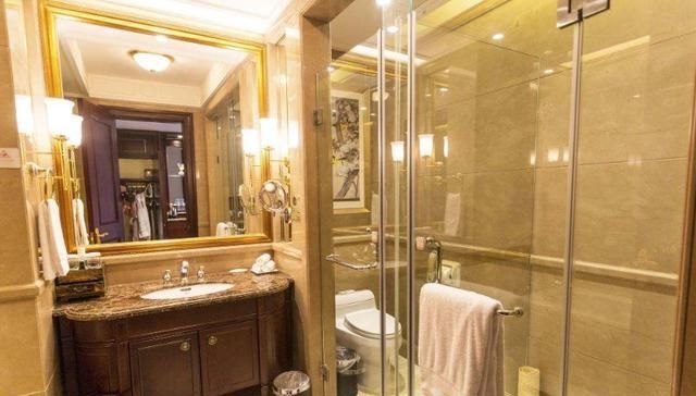 入住酒店，为什么要用热水烫马桶？还有这些细节不得不知