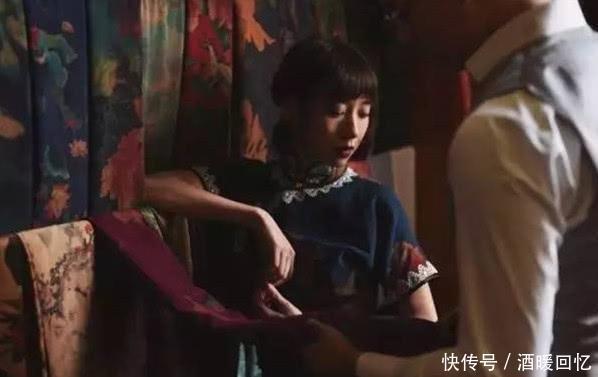 许晴真厉害! 穿的开叉旗袍都快摇摇欲坠 网友: 这尺寸就没人管管?