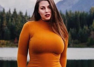 她体重达到174斤，身材曲线却没消失，还拥有女神脸!