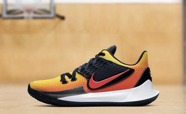  Nike：Nike Kyrie Low 2，评价很高的欧文二代低帮战靴好在哪儿？