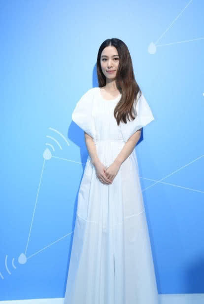 田馥甄一双“砖头鞋”就增高20厘米，怪不得1米6变成1米8！