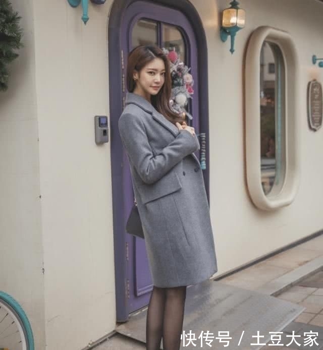 『 大方』呈现出一种款款大方的气质,黑白灰搭配的成熟休闲套装