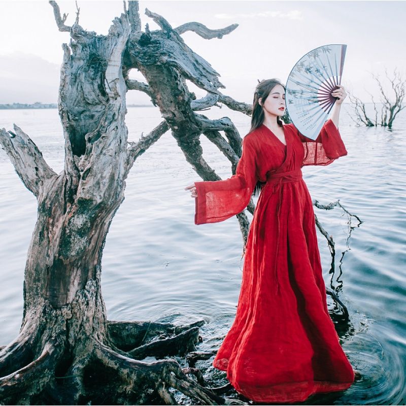 厉害了，如今中国少女穿的这些“改良汉服”，气质出众似神仙姐姐