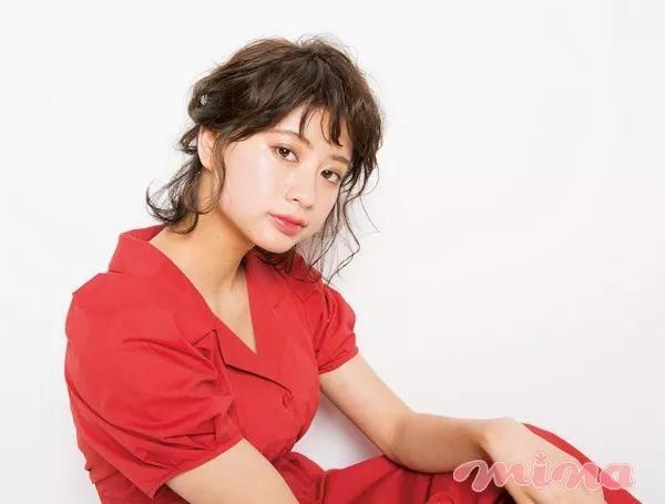 景甜、林允……女星的编发这么好看 因为她们都懂得留出碎发