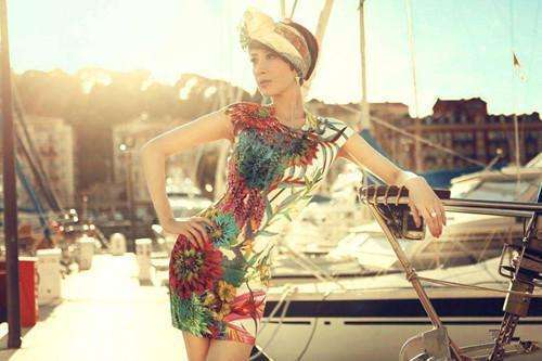 42岁金巧巧素颜现身, 网友: 一脸玻尿酸太可怕, 完全一个橡胶人