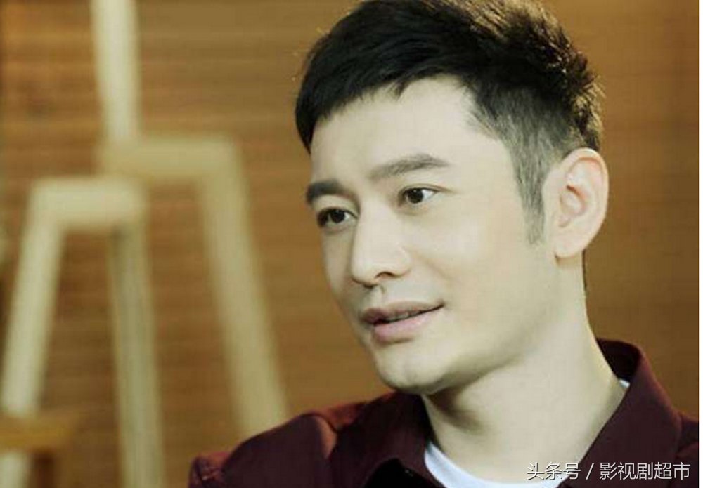 黄晓明出事后，杨颖带儿子吃饭被拍，挨个翻看客户手机强制删照片