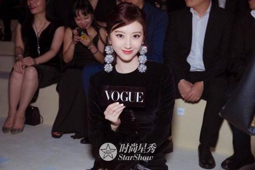 景甜、孟美岐、何穗看秀都能气场全开