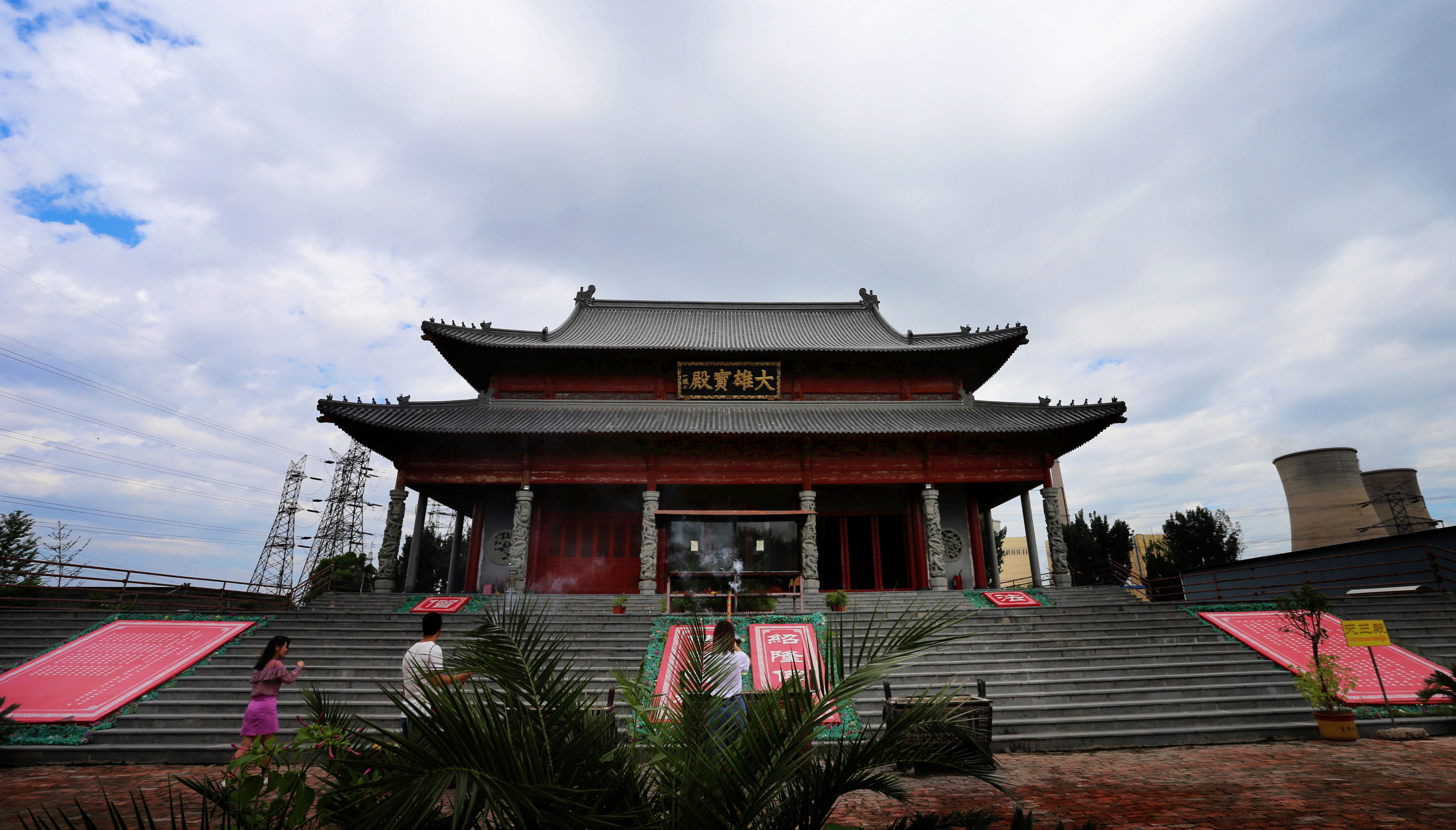 北京市区里:竟然有一座11层楼高佛像