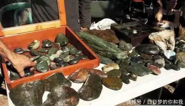  「玉石」谁说老外不玩奇石, 看看国外的石头市场是啥样!