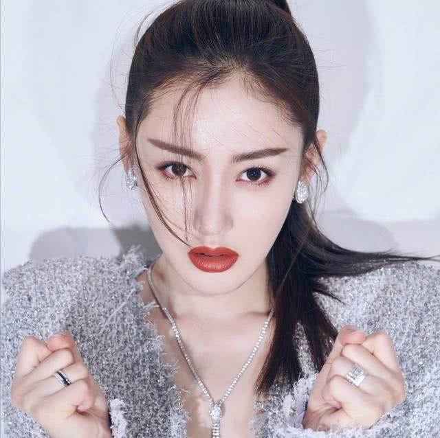  [就算]别不信，脸上有4个特征的女生，就算个子不高，也是＂高个＂脸