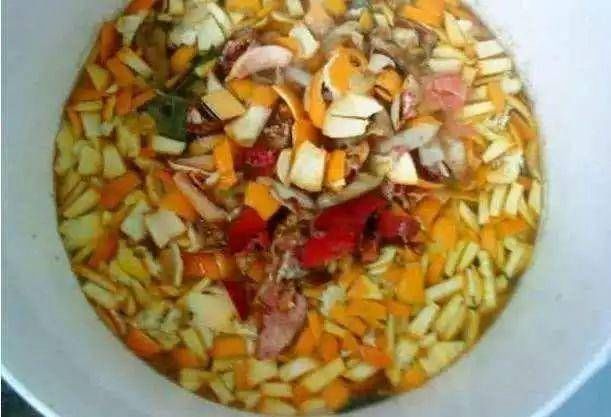  花生麸■节日期间，我们在家里做花肥，它充满了生育能力