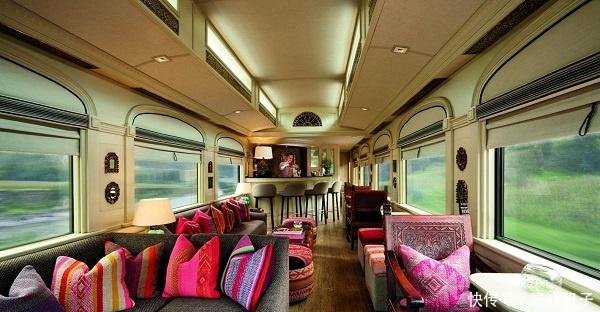 看完中国高铁一等座，再看美国火车硬座，明白为何美国不建高铁了