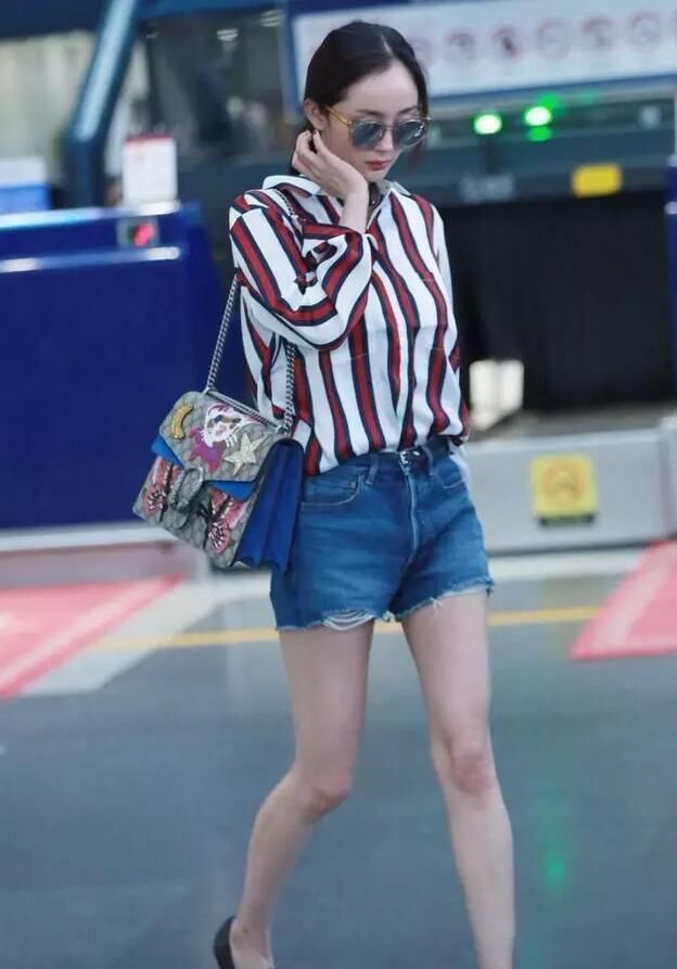 各路明星短裤秀长腿,鞠婧祎的最美,杨幂的最细,迪丽热巴的最闪