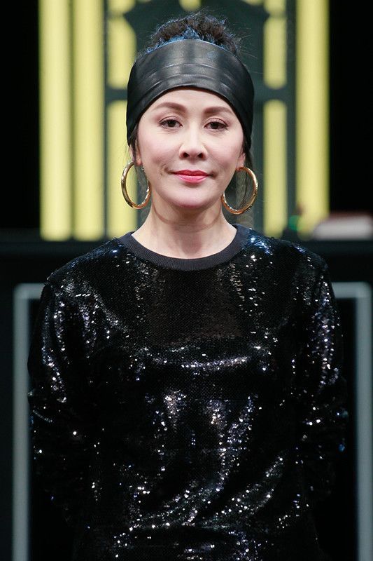 刘嘉玲真大胆，打底裤穿成了紧身裤，网友：难怪梁朝伟这么爱她