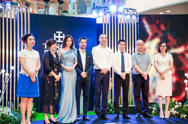 秦岚＂芯＂动长沙，出席瑞士天珺表＂月桂女神＂系列首发会