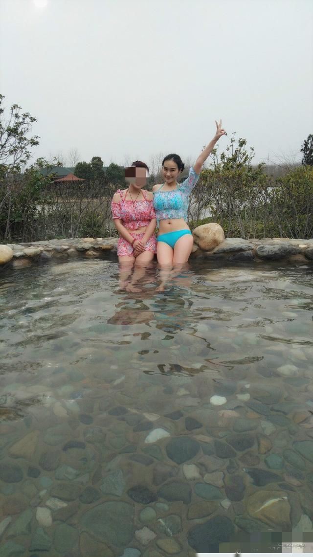 网传王宝强新欢身份大揭秘，微博发文常喊“宝宝”网友：看好你俩