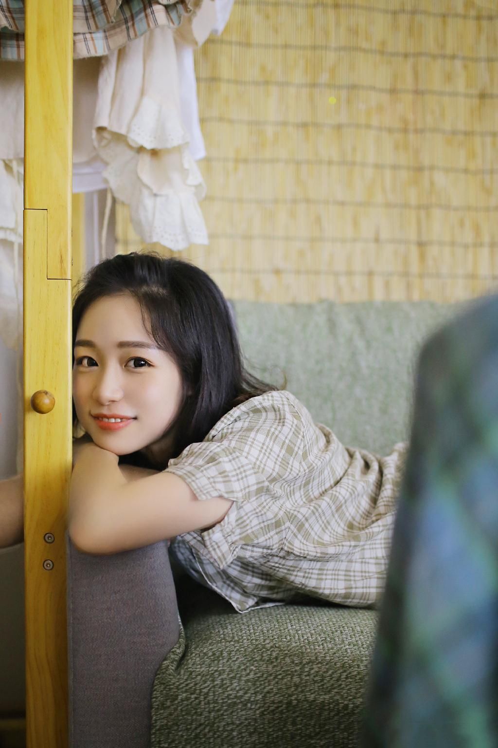 日本居家美女大长腿性感写真图片