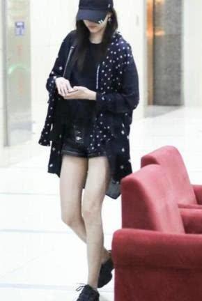 20岁关晓彤秀腿，26岁热巴秀腿，网友：鹿晗眼光果然没毛病！