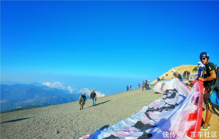 土耳其滑翔伞不需要任何飞行经验，尽情享受高空翱翔带来的快感