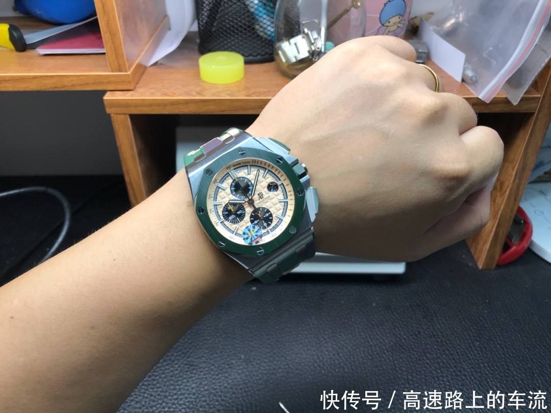 『手上』当我把23万的爱彼戴手上、才知道贵的原因！